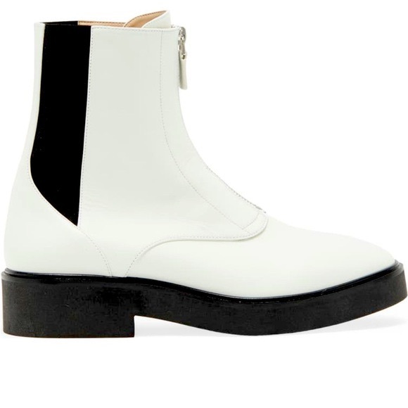 NWOB Stuart Weitzman Lodge Zip Leather Bootie - Picture 3 of 3